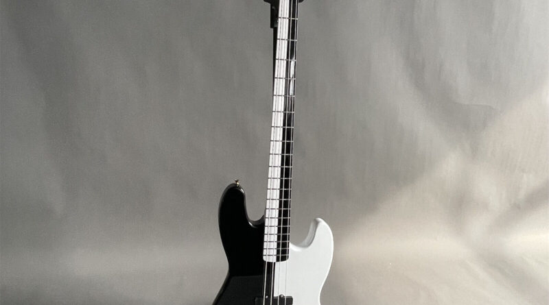 Black and White Body Jazz Electric Bass Guitar 4 String Maple Fretboard