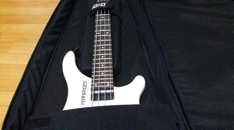 Electric Bass Guitar Fernandes FRB-65HL Revolver Headless White Color with Bag .