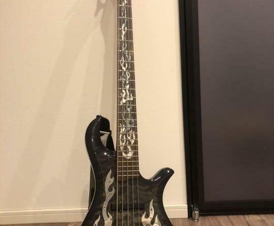 Electric Bass Guitar Traben Phoenix 5 Strings Black