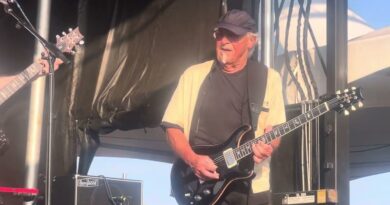 Martin Barre Jethro Tull Guitarist plays Iconic “Aqualung” at Great South Bay Music Festival 7/21/24