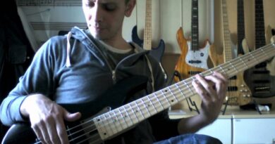 floating thumb technique for bass guitar.