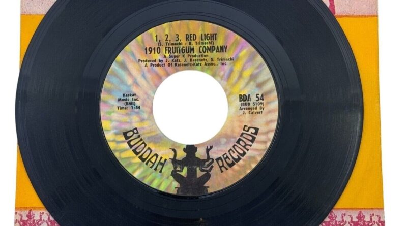 1969 Buddah Records 45 RPM Vinyl Single: 1910 Fruitgum Company - 1 2 3 Red Light