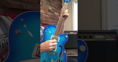 FUNKY BLUES GUITAR LICK???? #shorts #shortsfeed #guitarshorts #bluesguitarlicks #gretsch #guitar