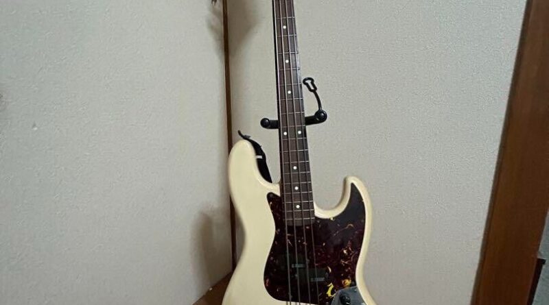 Fender Japan JB62 Electric Bass Guitar Jazz Bass White Used Product with Gig Bag