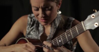 Fingerstyle Guitar Champion Christie Lenée: Acoustic Guitar Session