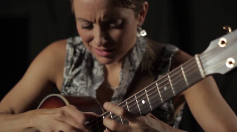 Fingerstyle Guitar Champion Christie Lenée: Acoustic Guitar Session