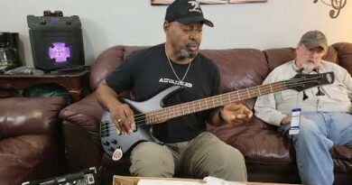 Mike McLean Ibanez GSR200B Bass Unboxing & Review.