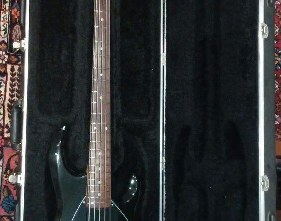 ERNIEBALL MUSICMAN StingRay 5 / Electric Bass Guitar w/ HC made in 2001 USA