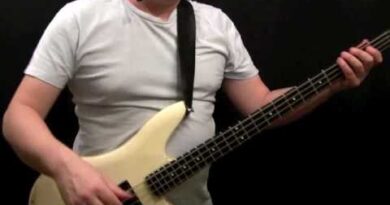 How To Play Bass Gutiar To Tush - ZZ Top - Dusty Hill - Beginner's Bass Lessons