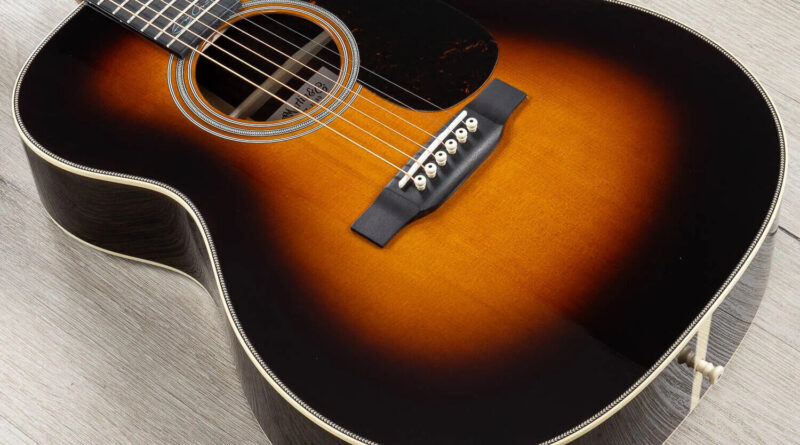 Martin 000-28EC Eric Clapton Signature Acoustic Guitar Sitka Spruce Top Sunburst