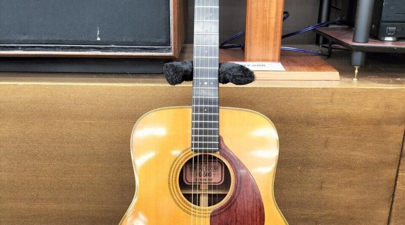 YAMAHA FG-500 acoustic guitar #31214