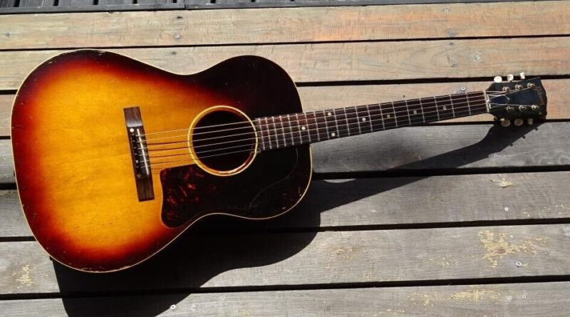 1962 Gibson LG-1 Vintage Acoustic Guitar - Sunburst Finish, Mahogany Body