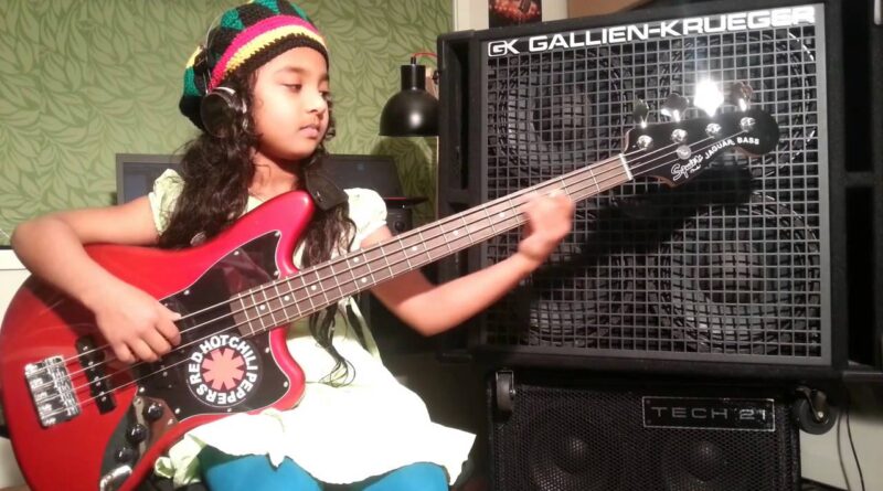 8 Years old playing "Is This Love" - Bob Marley Bass Cover