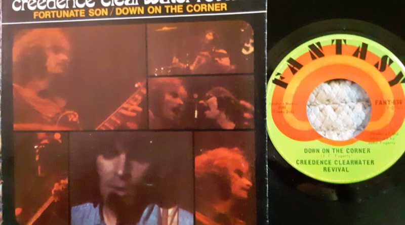 CREEDENCE CLEARWATER REVIVAL-Down On The Corner 7" 45 w/PS CCR 1969 LABEL ERROR