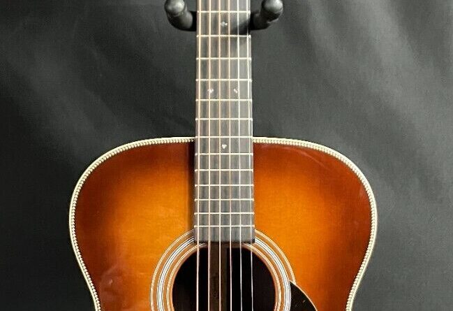 Martin OM-28 1933 Ambertone Orchestra Acoustic Guitar Sunburst w/ Case