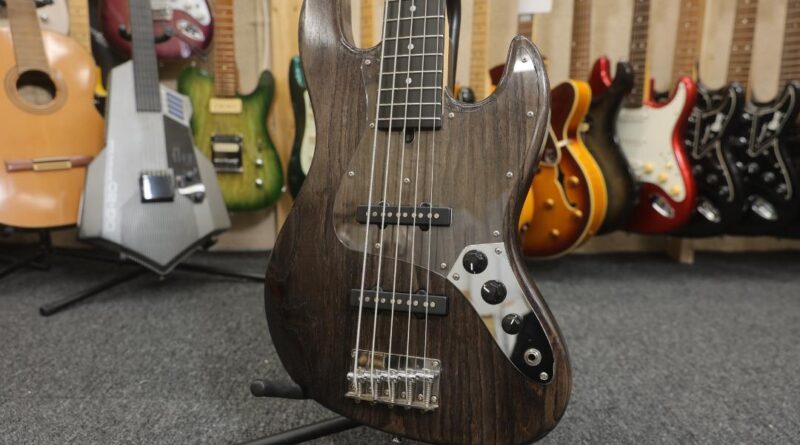 Bacchus WL-534S 5 String Ash Bass Guitar Chg/Oil - No Major Issues - Used