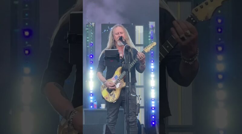 Jerry Cantrell Nails the Best Rockstar Expressions