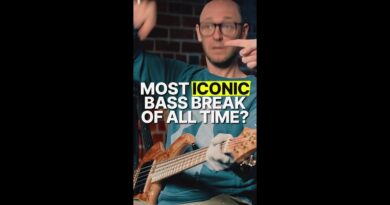 Most ICONIC bass break of all time? ???? #scottsbasslessons #sbl #basslesson #paulsimon