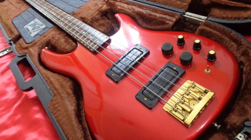 1985 Vintage Peavey USA Dyna Bolt on 4 strings Bass Guitar Red-Gold Hardware