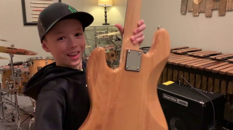 Austin ABJ300 Classic Bass Guitar Review by Noah - Zomac School of Music