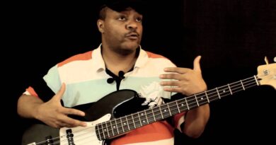 Fender Squier JAZZ Bass review and beginner's Bass tips