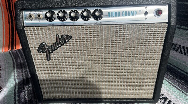 Fender Vibro-Champ 1977 Silver Face Vintage Guitar Amplifier VGC