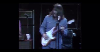 GREATEST GUITAR SOLO EVER CAUGHT ON FILM