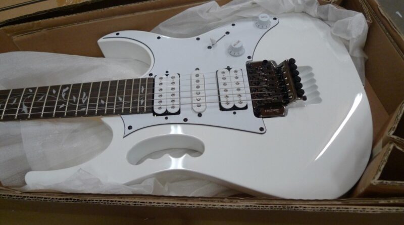 IBANEZ JEMJR STEVE VAI SIGNATURE ELECTRIC GUITAR GLOSS WHITE JEMJR-WH go SHRED