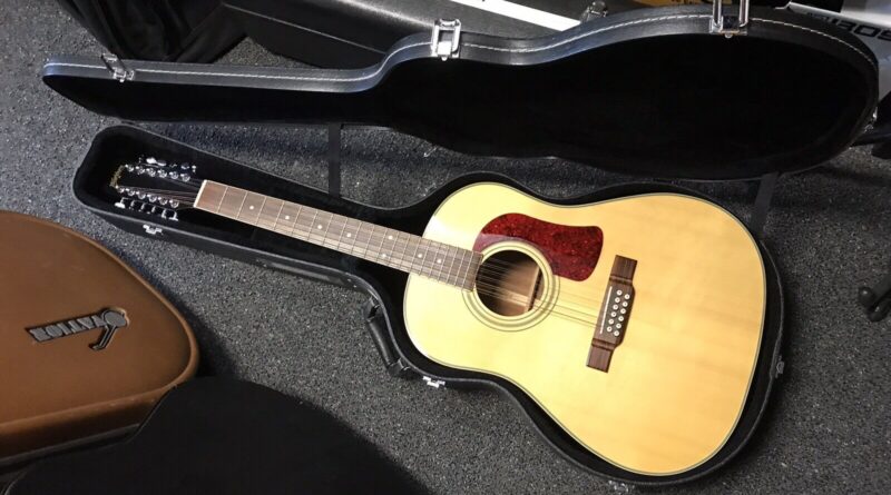 Washburn D-24S-12 string acoustic guitar 1995 excellent-mint condition with case