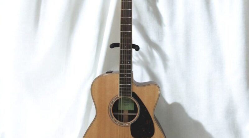 Yamaha FSX875C Acoustic-Electric Guitar - Solid Spruce Top, Gig Case Included