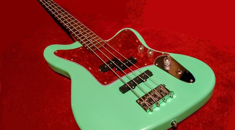 ????FREE SHIPPING!????+AMP! I Style Electric Bass Guitar +P & Jazz Style Pups +Case!