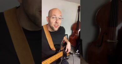 Bass Lesson right hand technique #Shorts