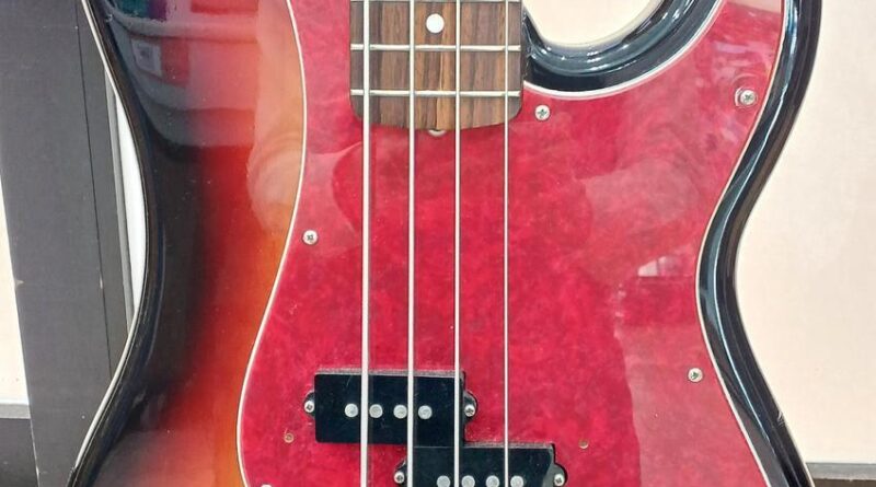 Fender Japan PB62 3TS Precision Bass 3Tone Sunburst Electric Bass Guitar Used