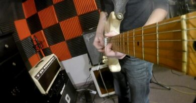 Plugging a Guitar Into a Bass Amp!