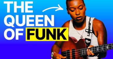 Pro Bassist Teaches FUNKIEST Bass Line of ALL TIME!