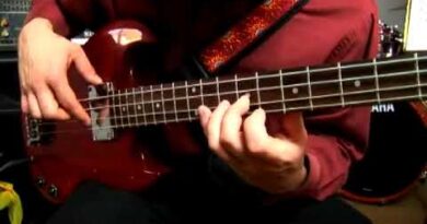 Walking Measures 5-6 of a B flat Scale for Advanced Bass Guitar