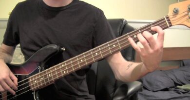 Beginner Bass Lesson - How to Play Major Scales and Circle of Fourths