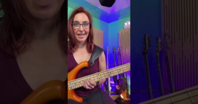 Having difficulty playing the Bach Cello Suite? | Bass guitar tips | Ariane Cap