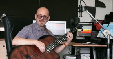 James Blennerhassett Reviews The Balor Bass (Emerald Guitars)