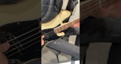 Major Triads Exercise On Bass Guitar #shorts