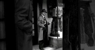 The first bass guitar ever made