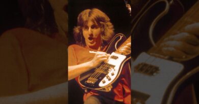 The most unique sounding bass ever? #bass #guitar #rickenbacker