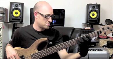 Walking Bass lesson - Static Minor Chords (SO WHAT) with Scott Devine (L#27)