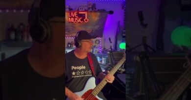 Bass guitar presets on the headrush flex prime #guitargear #fyp #effectspedals #shorts #trending