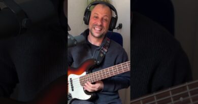 Don’t play like that! #bass #learnbass #basslessons #basspractice #basslesson #groove #bassguitar