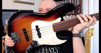 Fender Player Jazz Fretless Bass Three Colour Sunburst - Review and Demo
