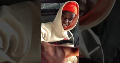 how to play slaps in bass guitar beginner lessons ????