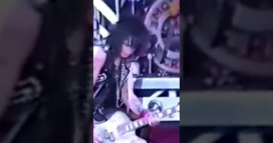 Can Nikki Sixx actually play bass?! #bass #bassguitar #mötleycrüe